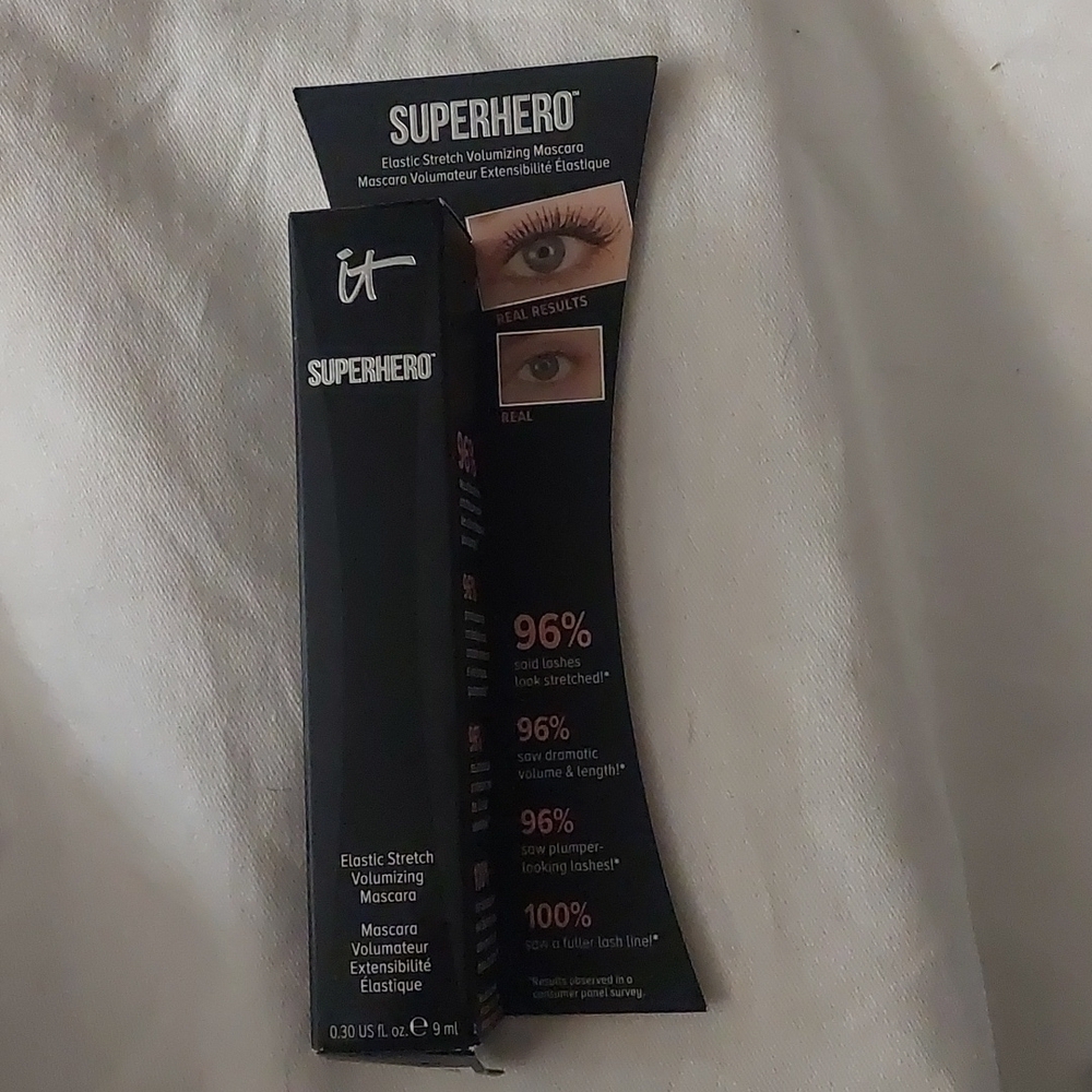 IT Cosmetics superhero elastic stretch volumizing mascara